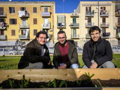 A venirci incontro sono il 22enne Flavio, il 27enne Massiliano e il 26enne Mattia, tre degli attivisti